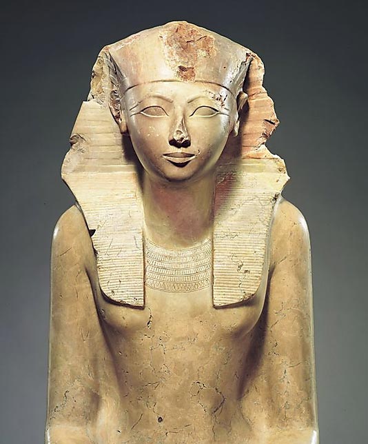 Հաթշեփսութ Եգիպտոսի առաջին կին փարաւոնն էր: Ան կարմիր եւ սեւ եղունգի ներկեր կը գործածէր: