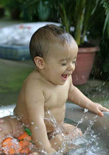 1120_Baby-Child-Bathing